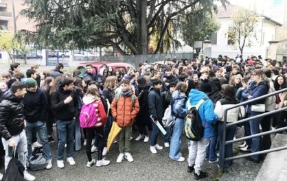 CHIVASSO – Classi in via Ajma: protesta al Liceo Newton