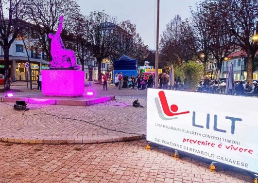 RIVAROLO – Prevenzione tumori: la Lilt illumina di rosa il Monumento ai Caduti