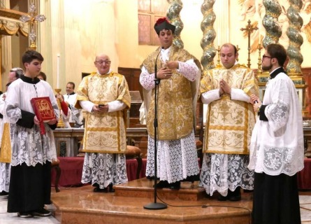 SAN BENIGNO – Fruttuaria ha accolto il nuovo abate-parroco don Mario Viano