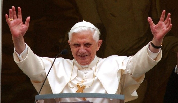 Mons. Cerrato: “Grazie, Signore, per il dono che, nella persona di Papa Benedetto, hai fatto alla Chiesa e al mondo”!