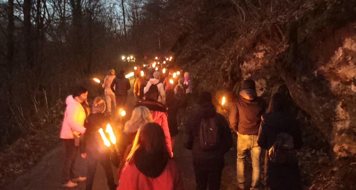 LOCANA – Suggestiva fiaccolata “seguendo la stella” – Alla scoperta dei presepi di Chironio