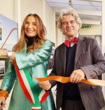 IVREA – Inaugurata la mostra “I negozi Olivetti. Poter scegliere la bellezza”