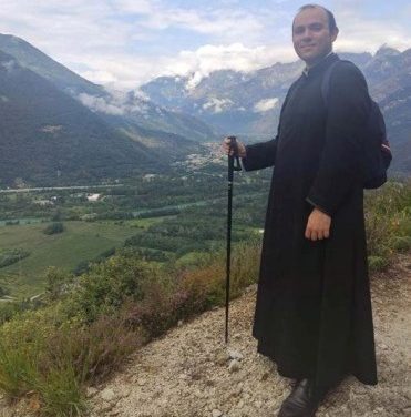 RIVAROLO – “Vale davvero la pena fidarsi di Dio”. Don Antonio Parisi si racconta alla vigilia dell’ordinazione