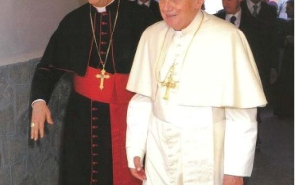 UN INTENSO E PERSONALE RICORDO DEL PAPA EMERITO DA PARTE DEL CARDINALE TARCISIO BERTONE – L’uomo Joseph Ratzinger, il Pontefice Benedetto XVI