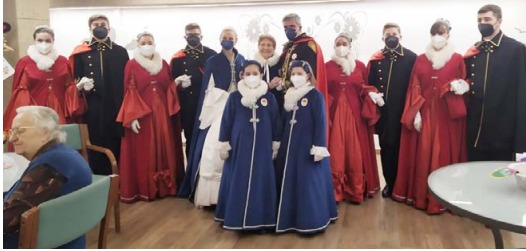 CHIVASSO – La Corte carnevalesca in visita all’Opera pia “Clara”