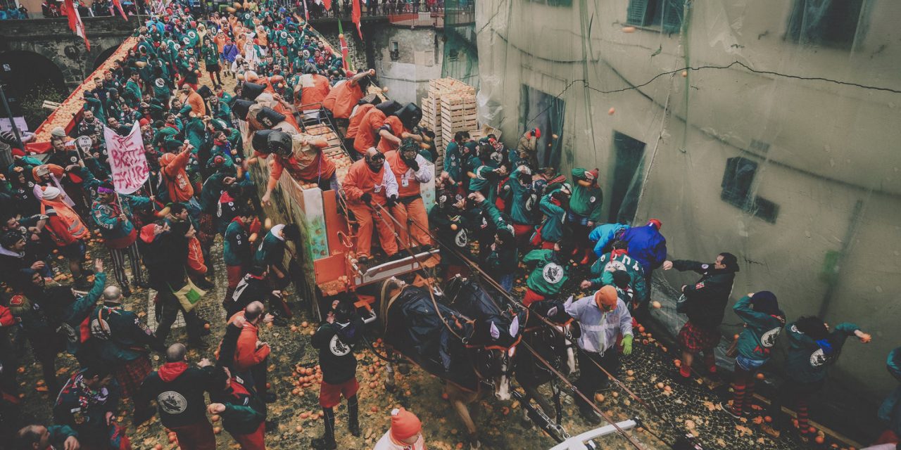 IVREA – Intreccio di spettacolo e beneficenza per celebrare i 60 anni di Carnevale dei Tuchini 