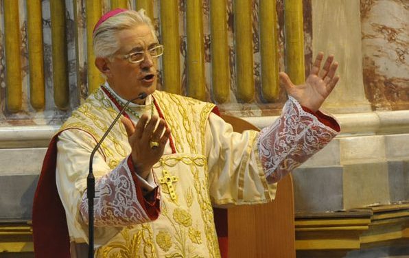 RIVAROLO – Il Vescovo Edoardo inizia i riti della Settimana Santa