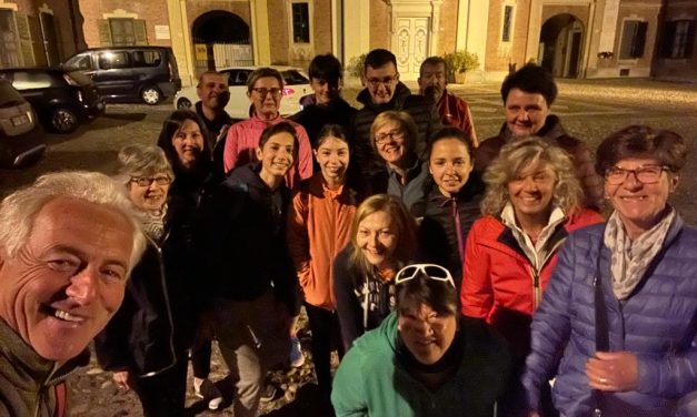 BORGO REVEL – Alle 5 di mattina partono i pellegrini diretti al Santuario di Crea