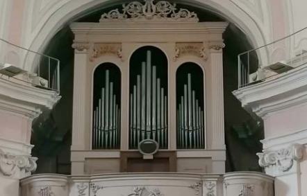 IVREA – I musicisti si esibiscono nel concerto “Risurrezione, Canto di Primavera” nella chiesa di San Lorenzo