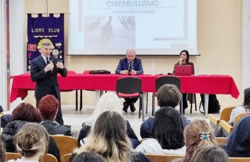 CALUSO – Il Lions Club al “Martinetti” per parlare di bullismo