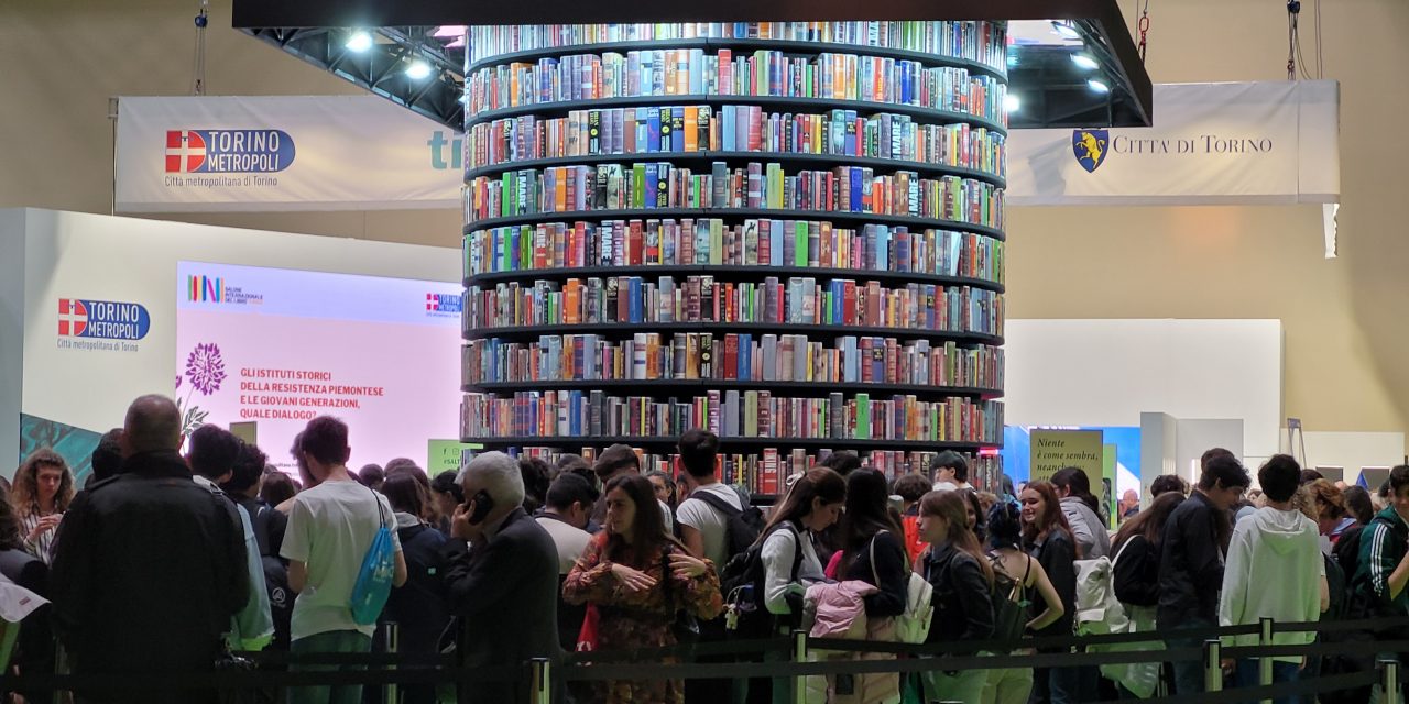 “Struscio” tra gli stand del Salone del Libro…
