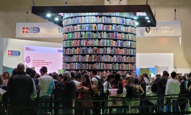“Struscio” tra gli stand del Salone del Libro…