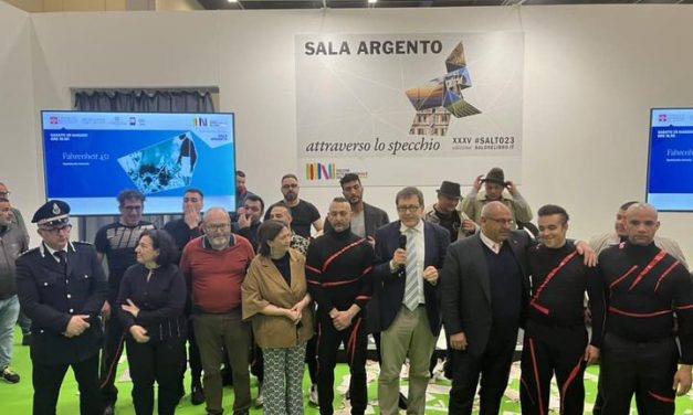 Lo spettacolo dei detenuti al Salone del Libro di Torino