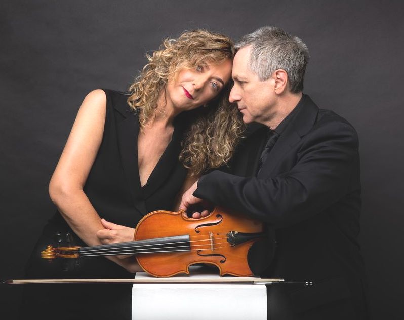 LORANZÈ – Il duo Daniela Demicheli al pianoforte e Marcello Bianchi al violino protagonisti nel “Salotto della Cicala”