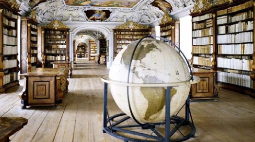 IVREA – “Fascino delle biblioteche”: Listri e Veneziano chiudono il percorso artistico dell’anno da Capitale del libro di Ivrea