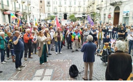 IVREA – Passa la Staffetta per la Pace. In piazza anche monsignor Bettazzi, Revelli e Odifreddi