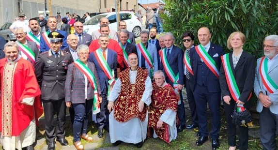 ROMANO CANAVESE – Il cardinal Bertone a Romano nel ricordo di Benedetto XVI