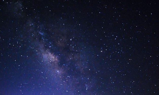 CALUSO – In programma defilé e musica sotto le stelle