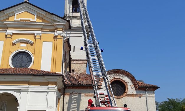 FELETTO – Fulmine colpisce il campanile della chiesa di San Pietro