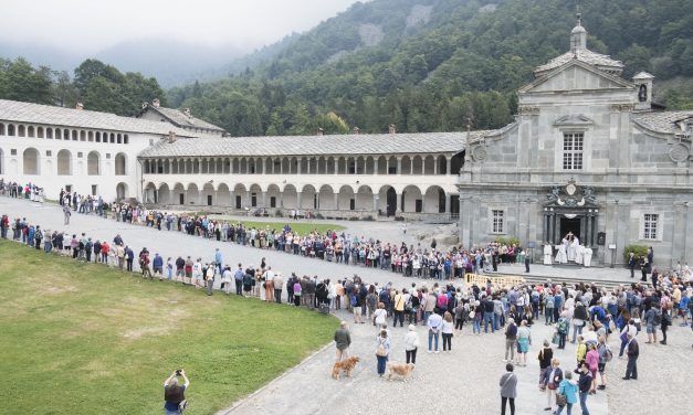 Ai piedi della Madonna nera di Oropa (servizio fotografico di Lorenzo Iorfino)