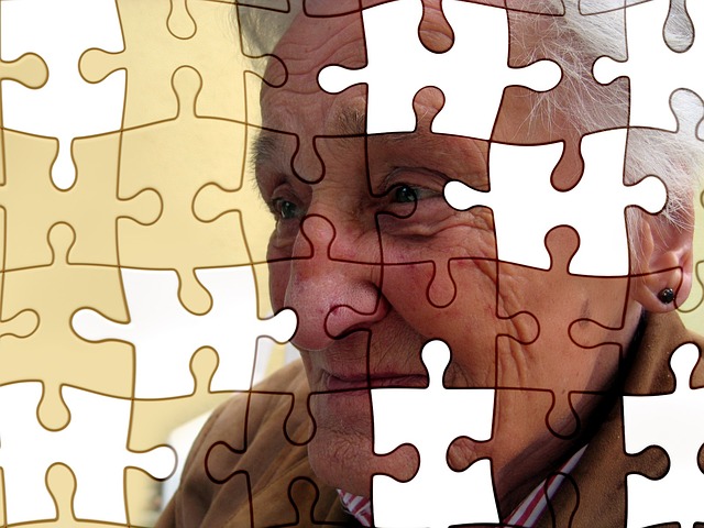 Alzheimer: riconoscerlo presto, rallentarlo, evitare l’isolamento