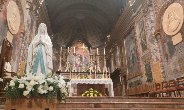 IVREA – La Madonna di Lourdes festeggia con noi Cristo Re – IL VIDEO CON L’ARRIVO DELLA SACRA EFFIGE