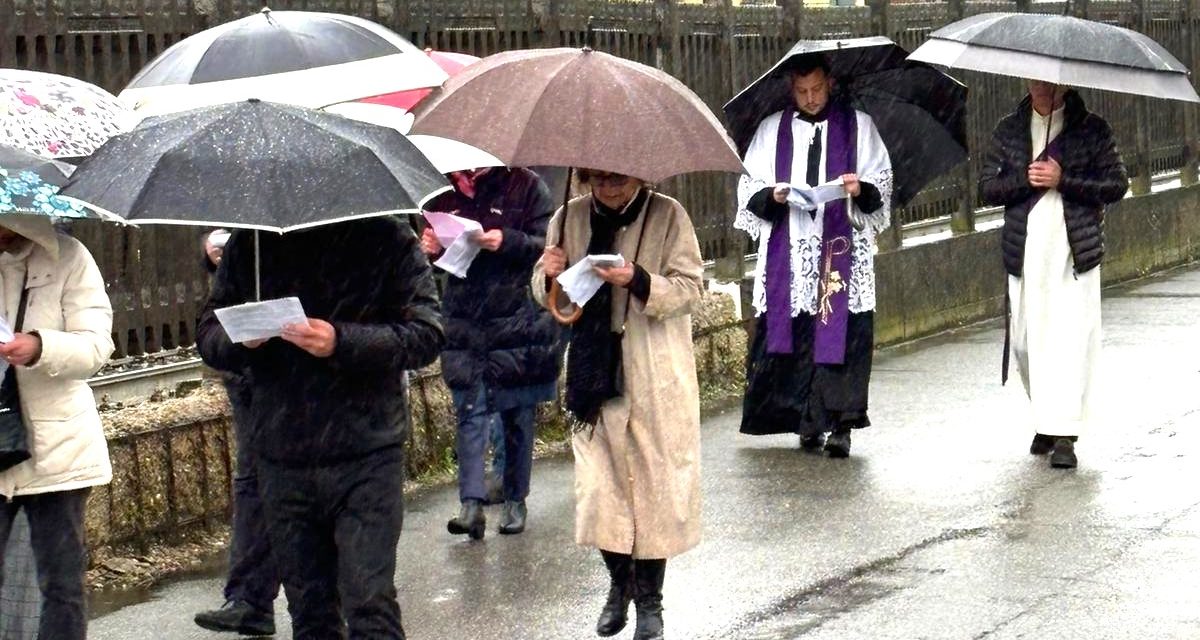 BORGO REVEL – Camminatori di Speranza in attesa della Pasqua