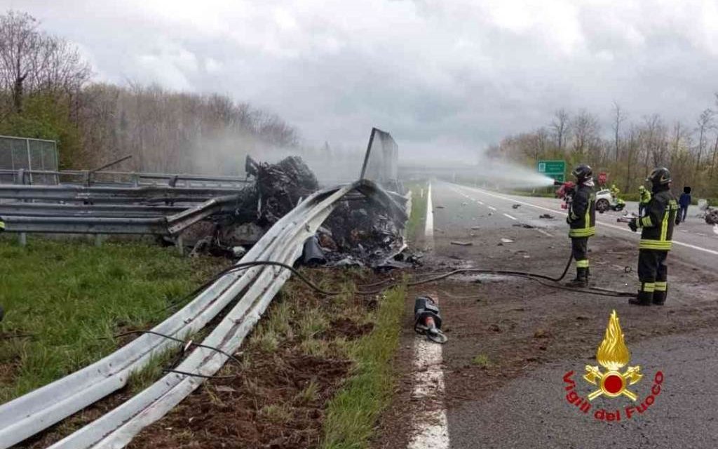PASQUA TRAGICA IN AUTOSTRADA – Alice Castello – Due persone decedute nel sinistro