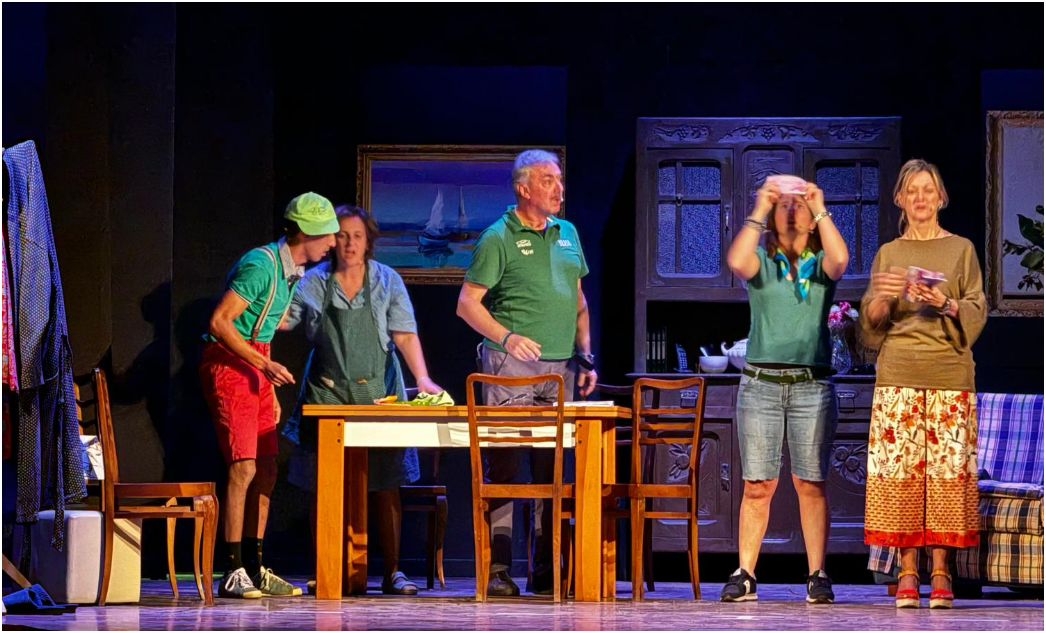 LEINÌ – Al teatro Pavarotti la commedia musicale “E’ solo un caso”