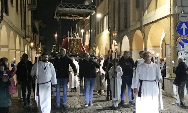 VEROLENGO – La tradizionale processione del Cristo Morto