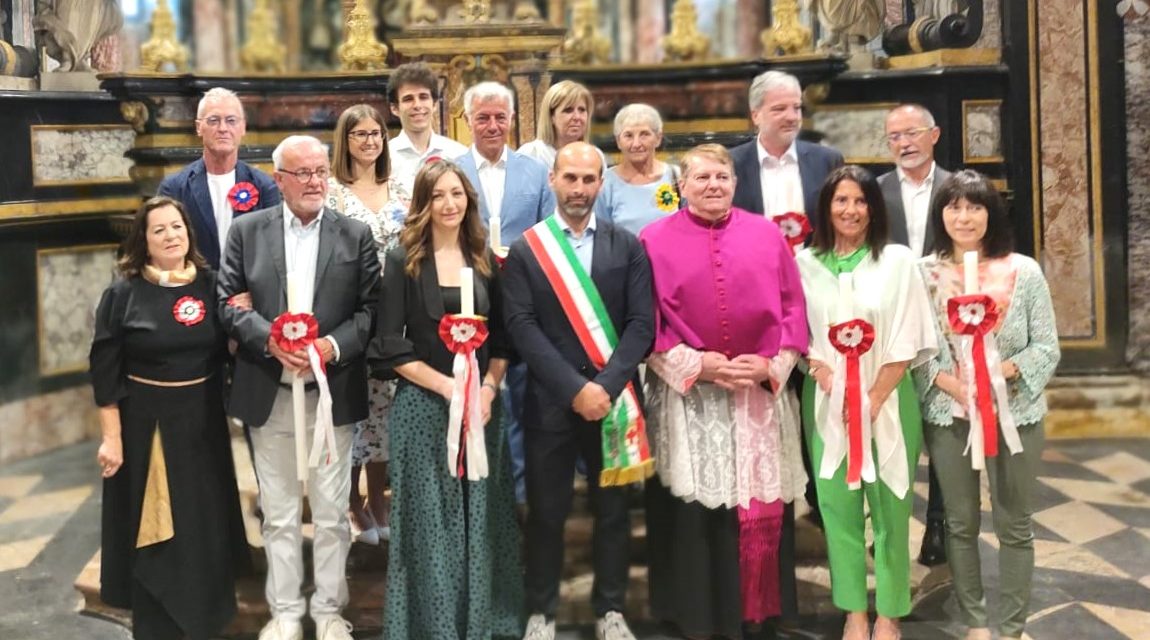 IVREA – Il passaggio dei ceri ai nuovi Priori apre la Festa patronale di San Savino