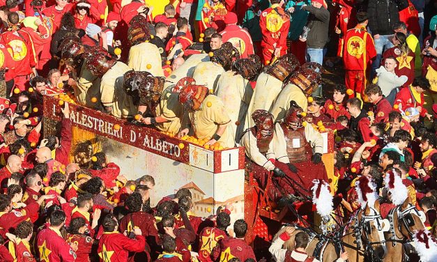 STORICO CARNEVALE IVREA – Domenica di Carnevale -Chiusura di giornata
