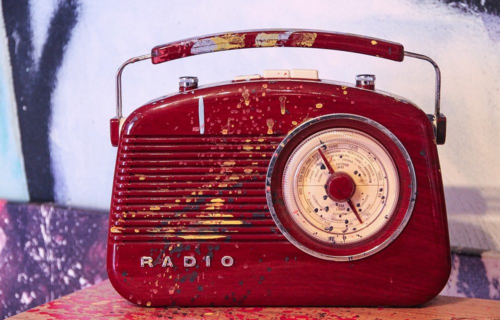 La radio ha 100 anni ma non li dimostra: ecco perché la amiamo (di Lorenzo Iorfino)