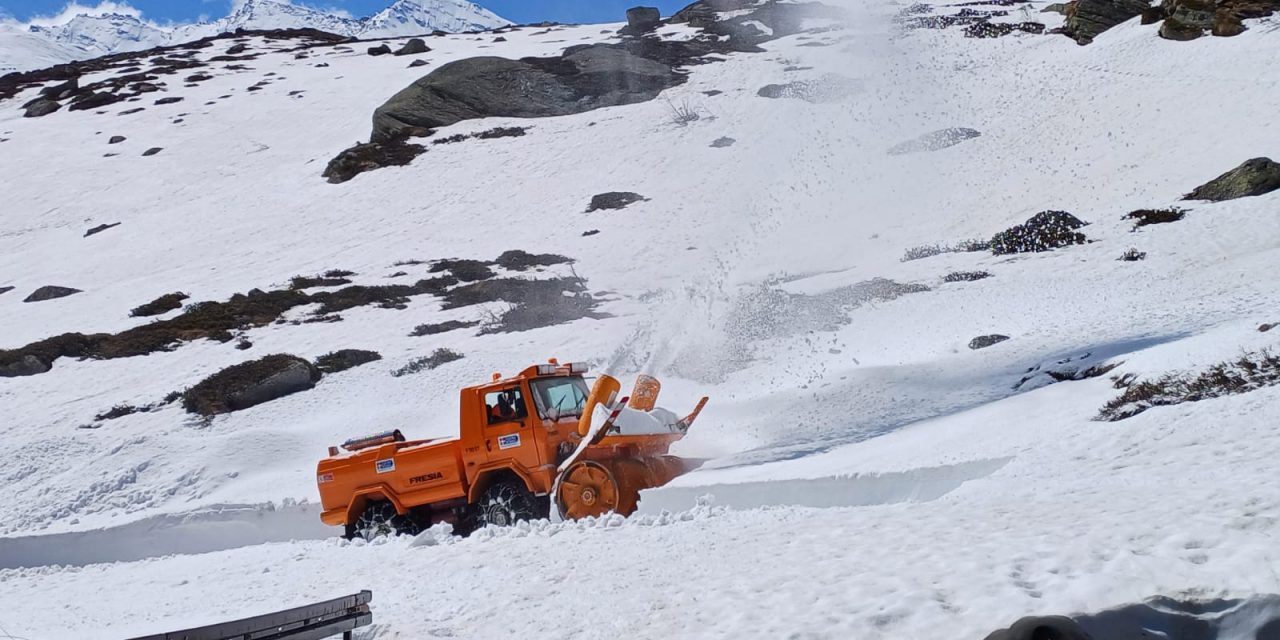 COLLE DEL NIVOLET – Slitta la riapertura del tratto ad alta quota della Provinciale 50
