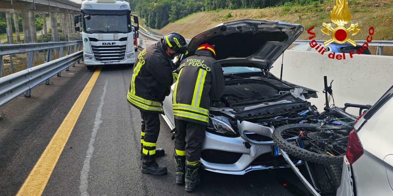 NOTIZIE DAI VIGILI DEL FUOCO – Incidente stradale sulla A5 in direzione Ivrea
