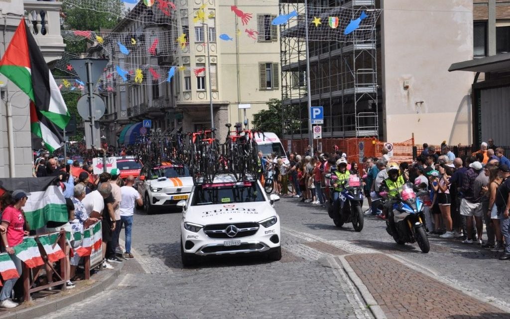 Il Canavese accoglie con entusiasmo la corsa rosa