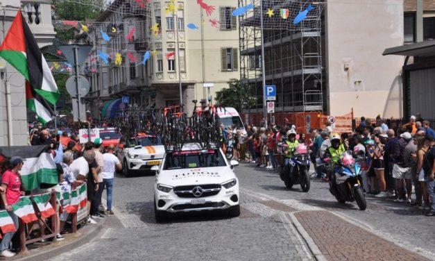 Il Canavese accoglie con entusiasmo la corsa rosa