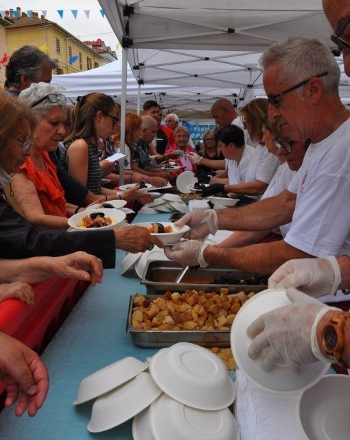 Tutti da Tony per i 20 anni della maxi zuppa di pesce