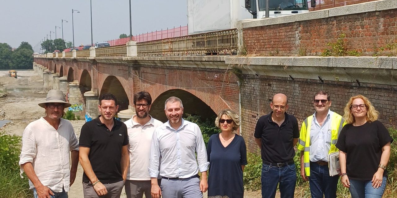 COMUNINLINEA – Sopralluoghi del Vicesindaco Suppo e del Consigliere Gavazza al ponte che collega Verrua Savoia con Crescentino