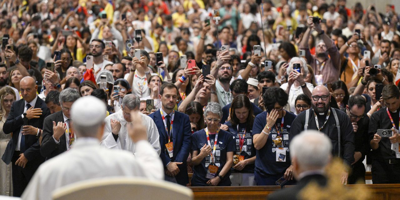 Missionari digitali: non semplici “influencer” ma carne viva della Chiesa
