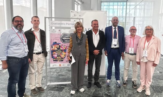 TRENT’ANNI DI DOLCEZZA – La festa dei nocciolini di Chivasso celebra il suo 30° anniversario con un francobollo celebrativo e tante novità