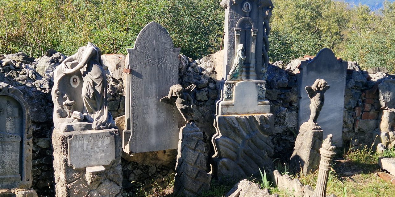 Le lapidi del cimitero che insegnano la storia (di Severino Morgando)