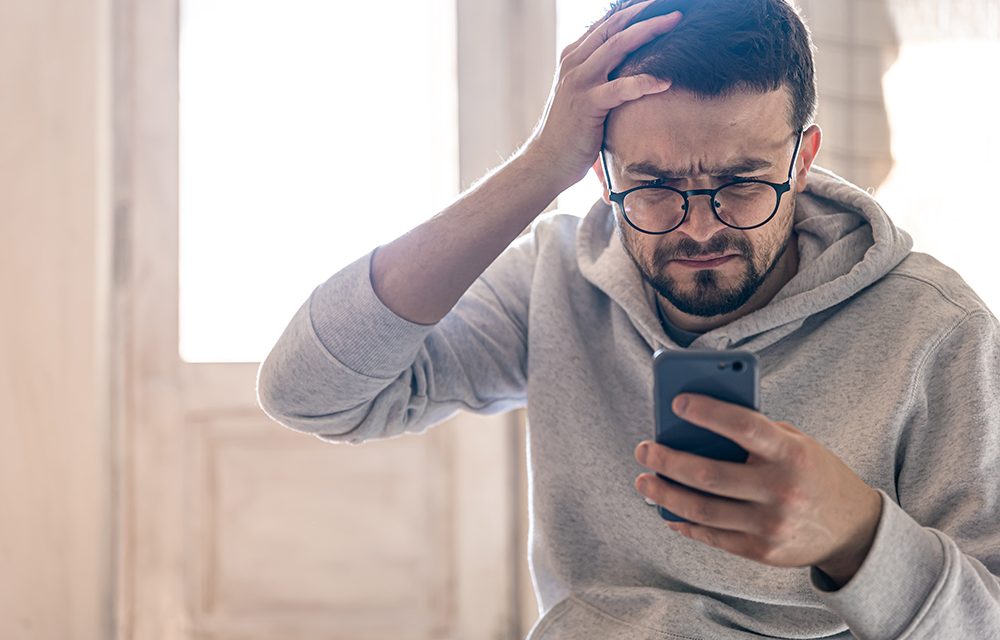 Anche gli adulti rischiano la sindrome da dipendenza dallo smartphone, e non è da sottovalutare (di Cristina Terribili)