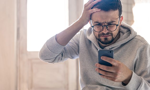 Anche gli adulti rischiano la sindrome da dipendenza dallo smartphone, e non è da sottovalutare (di Cristina Terribili)