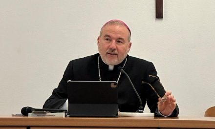 BETANIA DI VISCHE – Il Vescovo Daniele predica gli esercizi spirituali per coloro che Dio “non ritira dal Mondo”