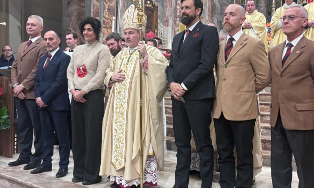 Storico Carnevale di Ivrea: la celebrazione eucaristica in Cattedrale e il dono del cero votivo