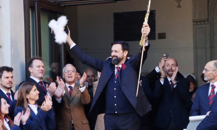 Sciabola e feluca al Generale!