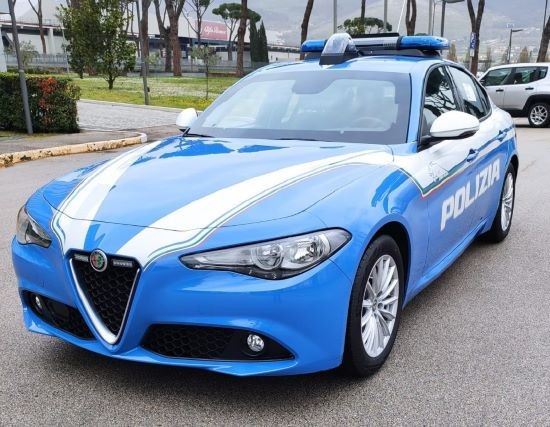 Ivrea: esagitato colpisce un’auto e oppone resistenza agli agenti. Arrestato dalla polizia.