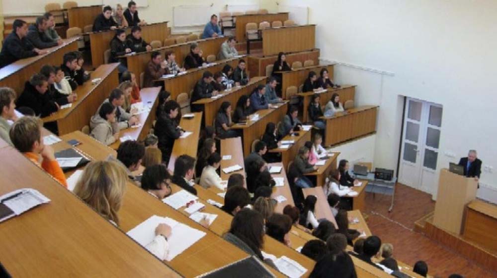 Borse di studio: pagati gli assegni per tutti gli studenti idonei