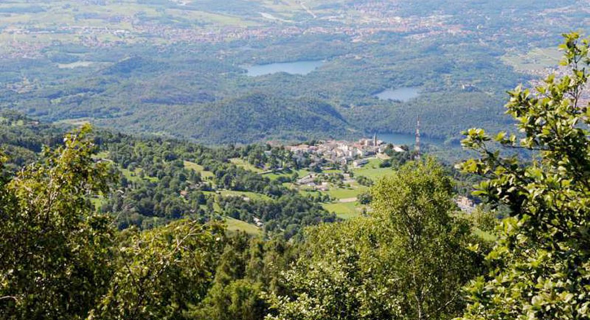 Nuova segnaletica per il parco dei 5 laghi; ora si vede che c’è